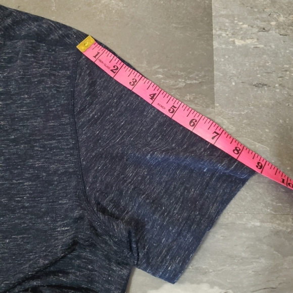 Smartwool Men's Heathered Grey & Navy Blue V-Neck Short Sleeves Shirt. Men S. - Picture 8 of 8